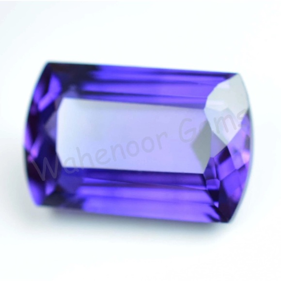 Stunning Purple 7.75 ct. Sapphire - Picture 2 of 4